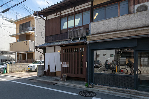 うめぞの茶房の写真_路地にあるおおらかな住まい