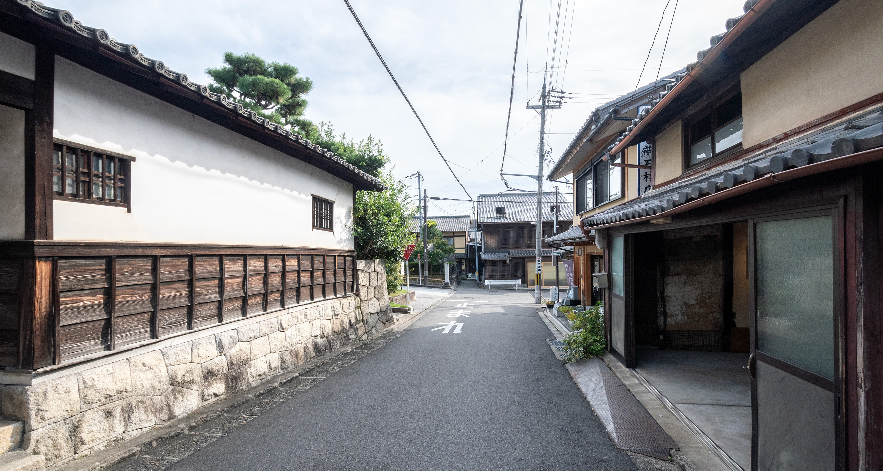 岡崎・くろ谷さん西側 広闊の未改修町家（京都市左京区岡崎東福ノ川町）